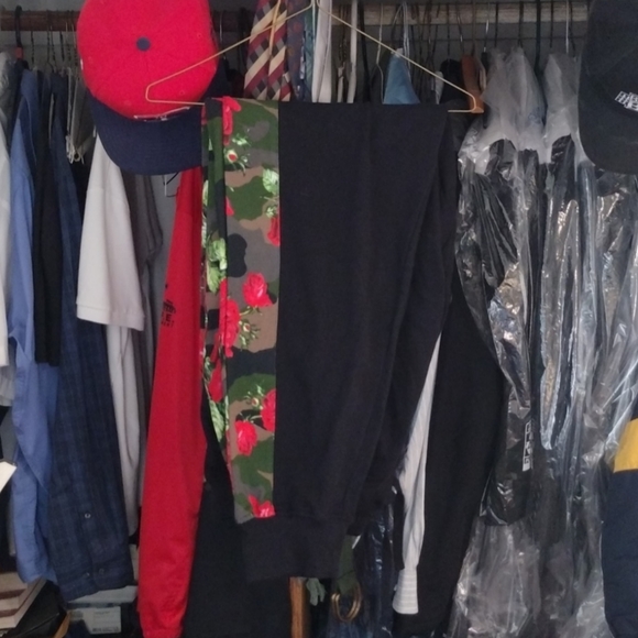 Asphalt Yacht Club Men's Floral Camo Jogger & Shirt Set - Picture 5 of 16